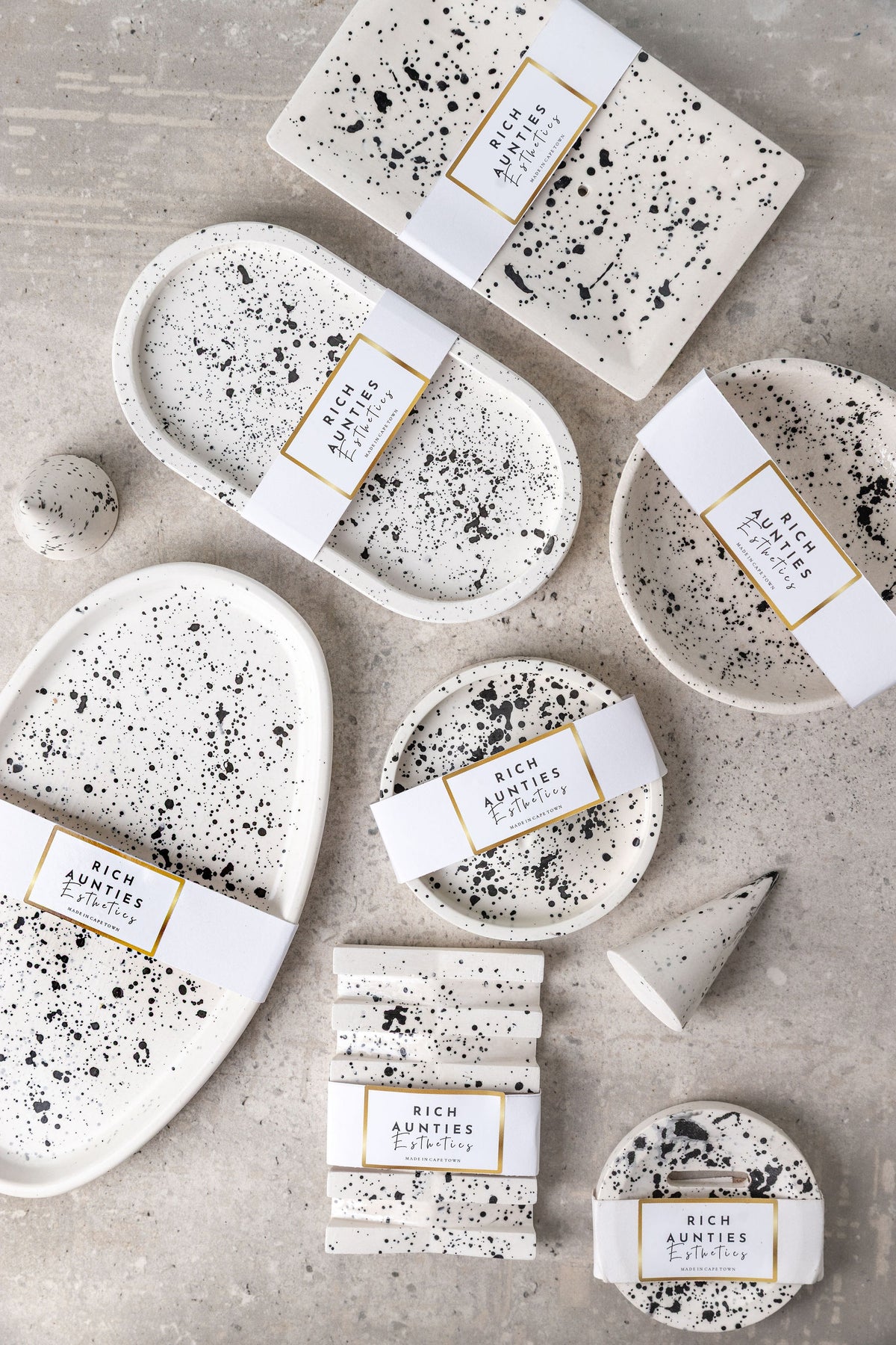 Rich Aunties Esthetics - Cone Ring Holder White and Black Speckled