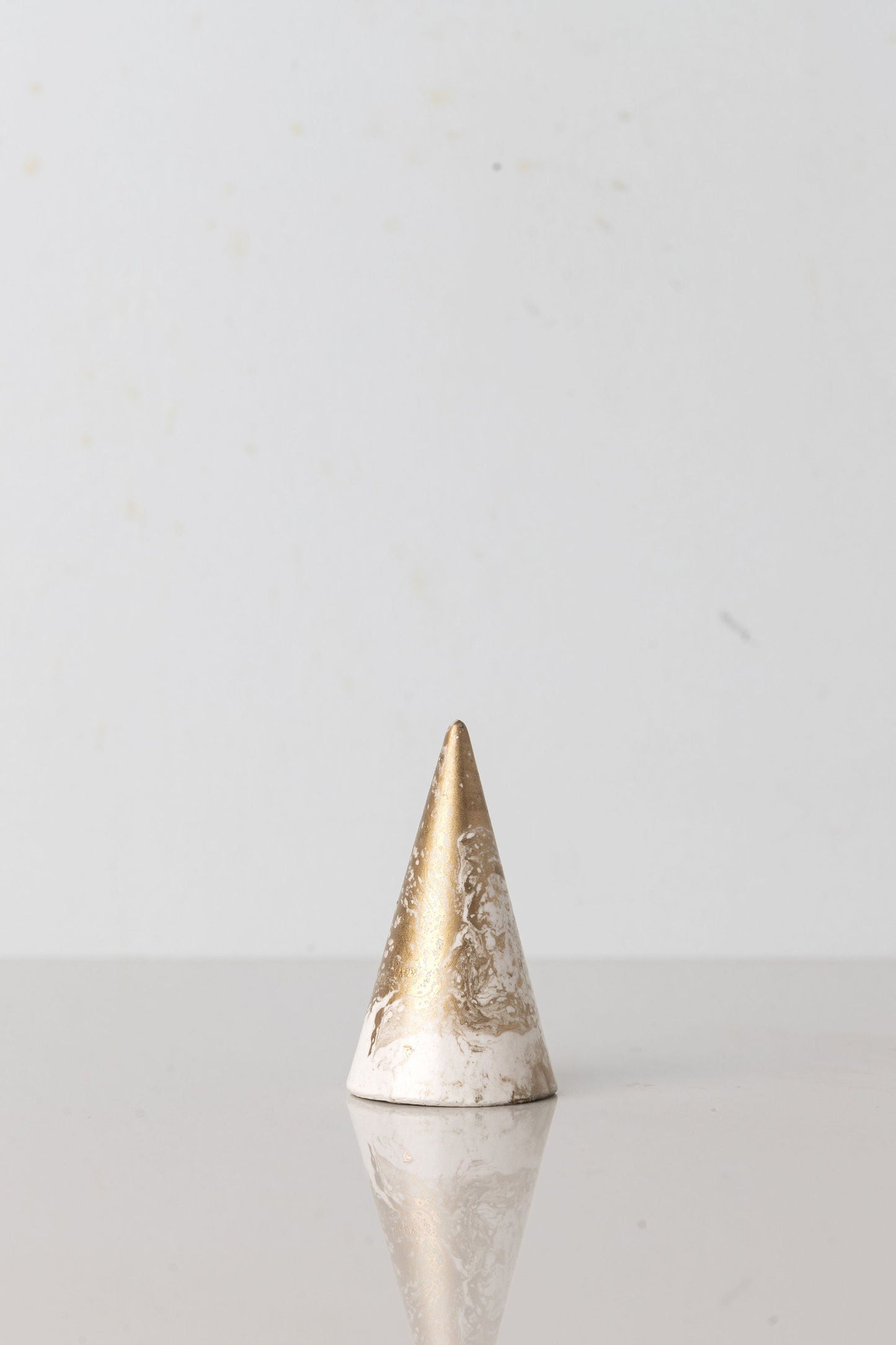 Ring holder liquid gold