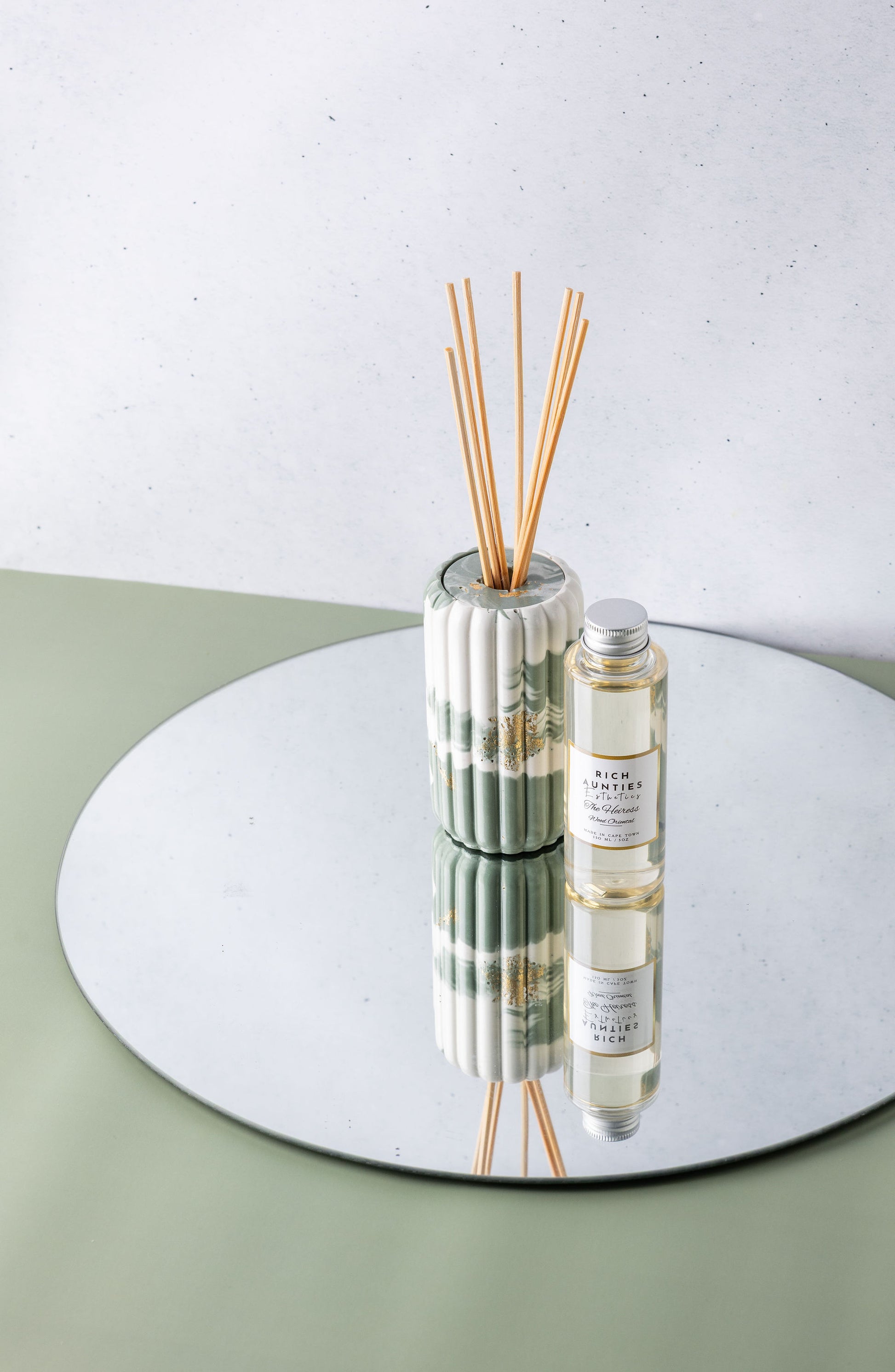 Rich Aunties Esthetics luxury 125ml Heiress woody oriental diffuser fragrance oil refill in a clear plastic bottle with a silver cap.
