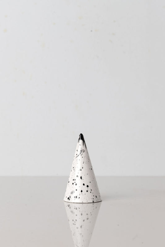 Rich Aunties Esthetics - Cone Ring Holder White and Black Speckled